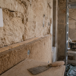 Isoler un mur en pierre : isolant fibre de bois sur mur calcaire, frein-vapeur